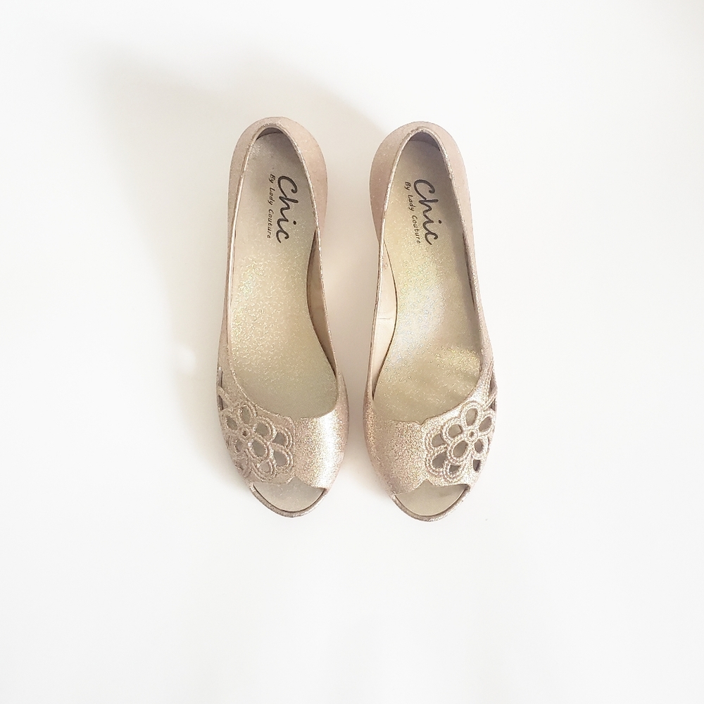 CHIC BY LADY COUTURE Gold Open Toe Flats Size 9